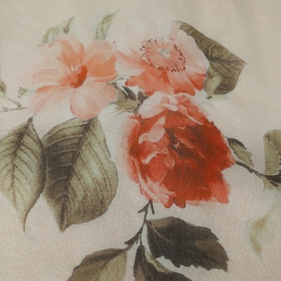 Silk Blouse Pink w Roses Off Shoulder if Desired - Picture 10 of 12
